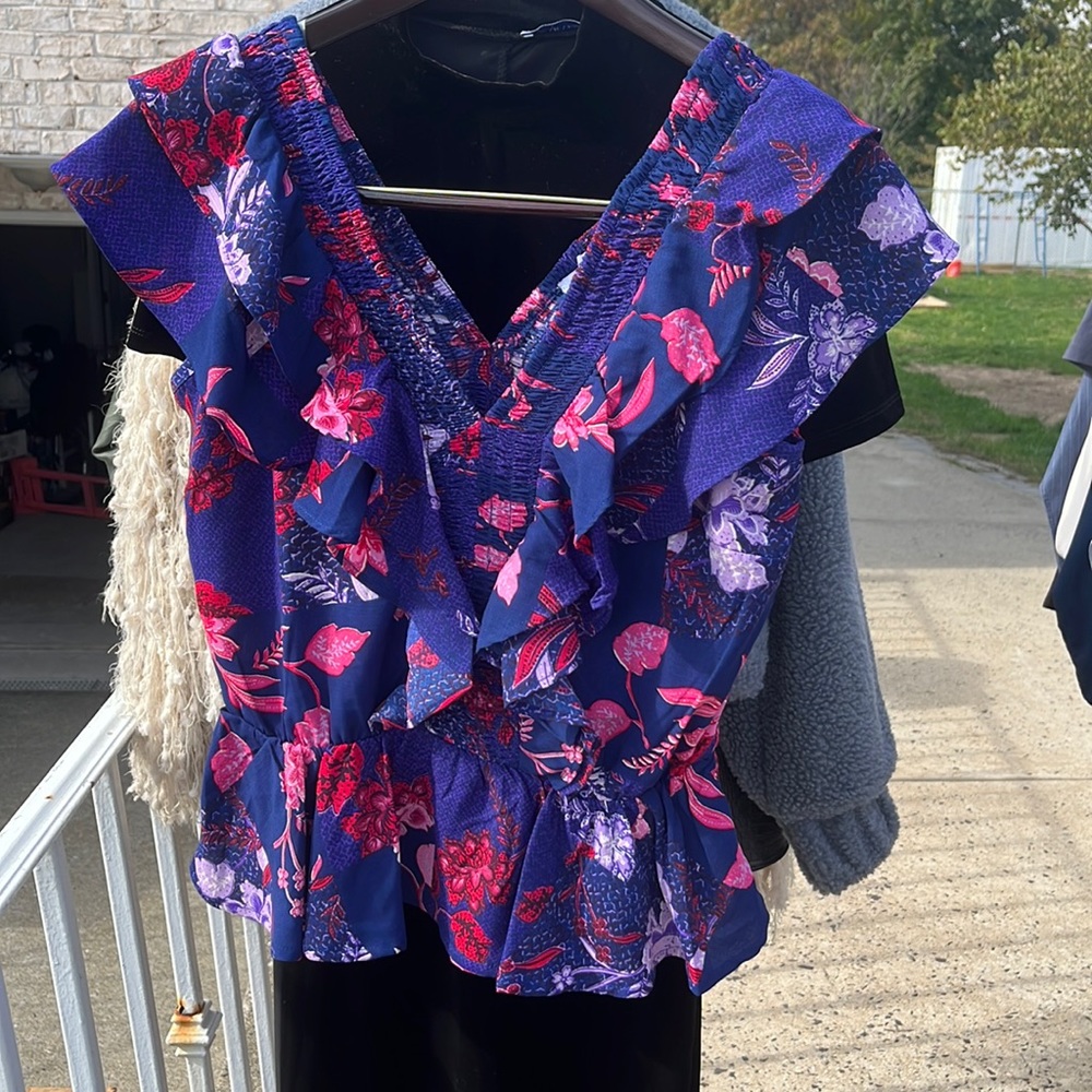 Sofia Jeana. New with tags. Size XS. Print peplum top.